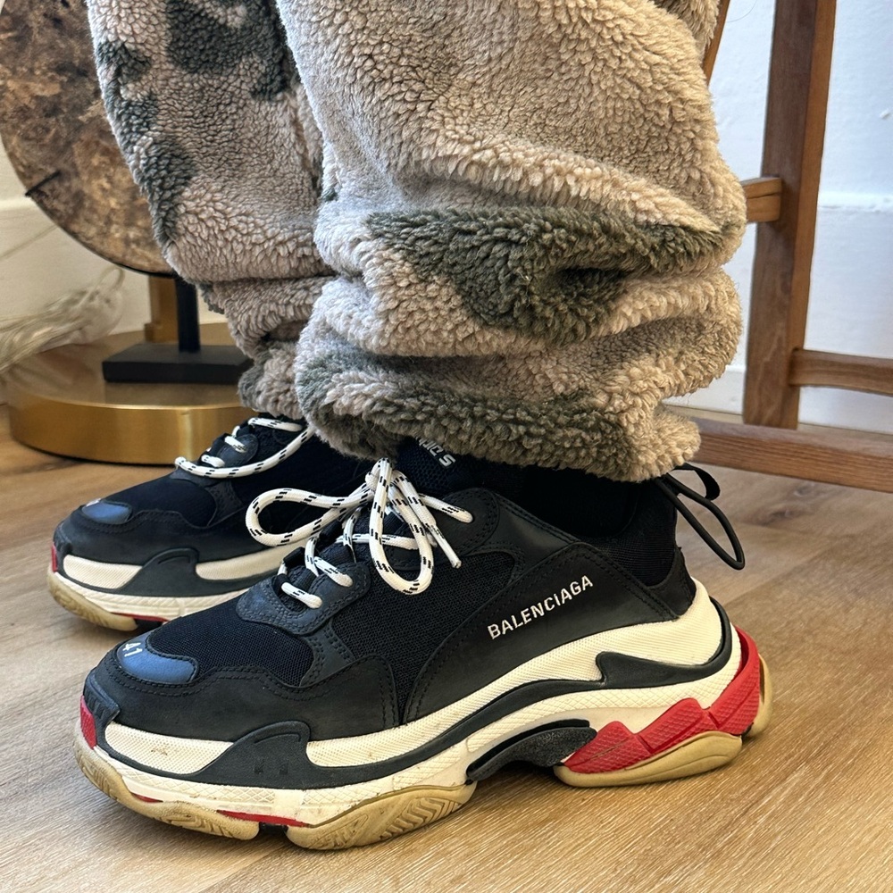 MEN'S TRIPLE S SNEAKER IN BLACK - Picture 3 of 7